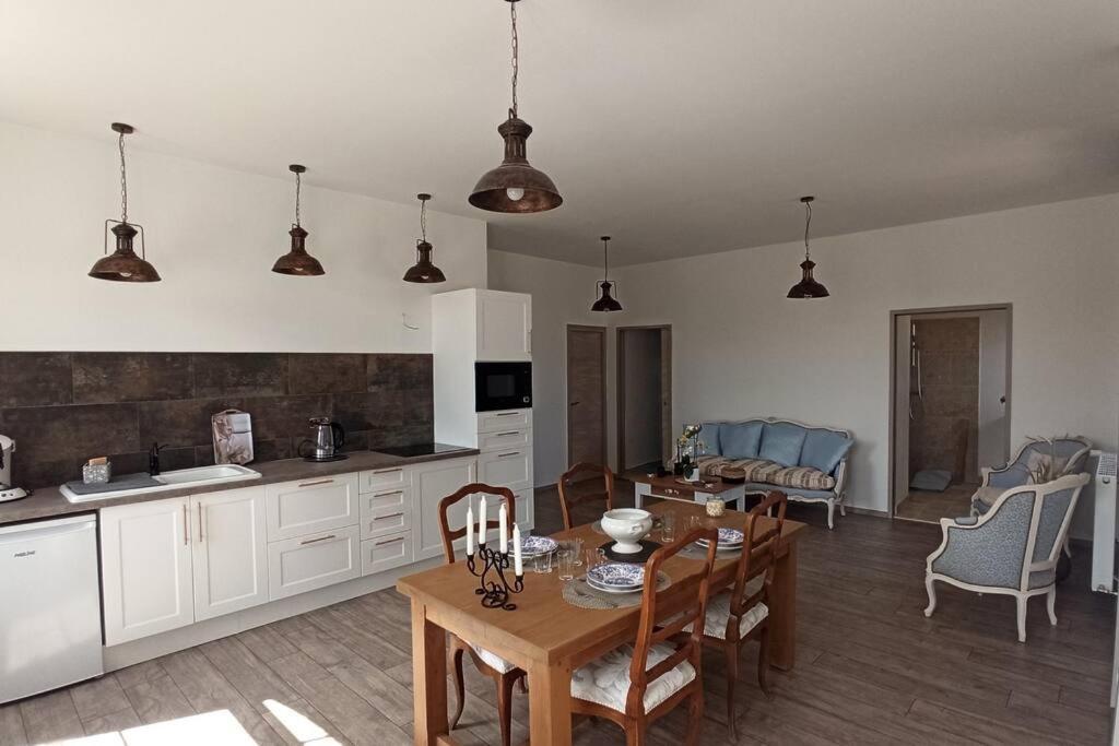 Ferienhaus A La Campagne -maison Individuelle -piscine Semblançay