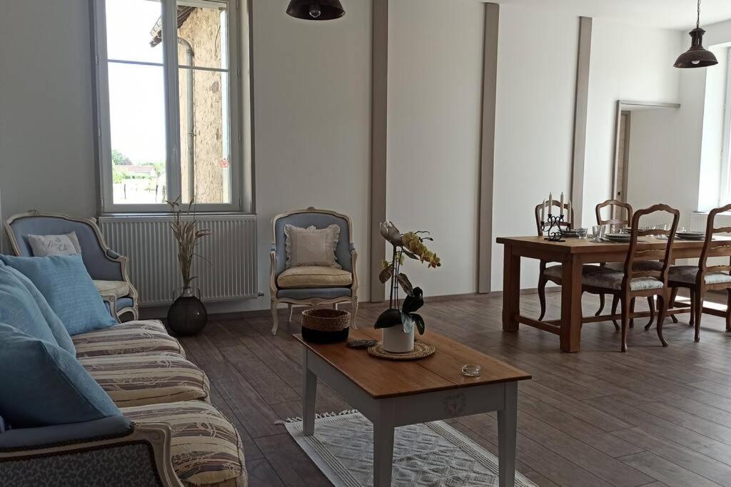Ferienhaus A La Campagne -maison Individuelle -piscine Semblançay