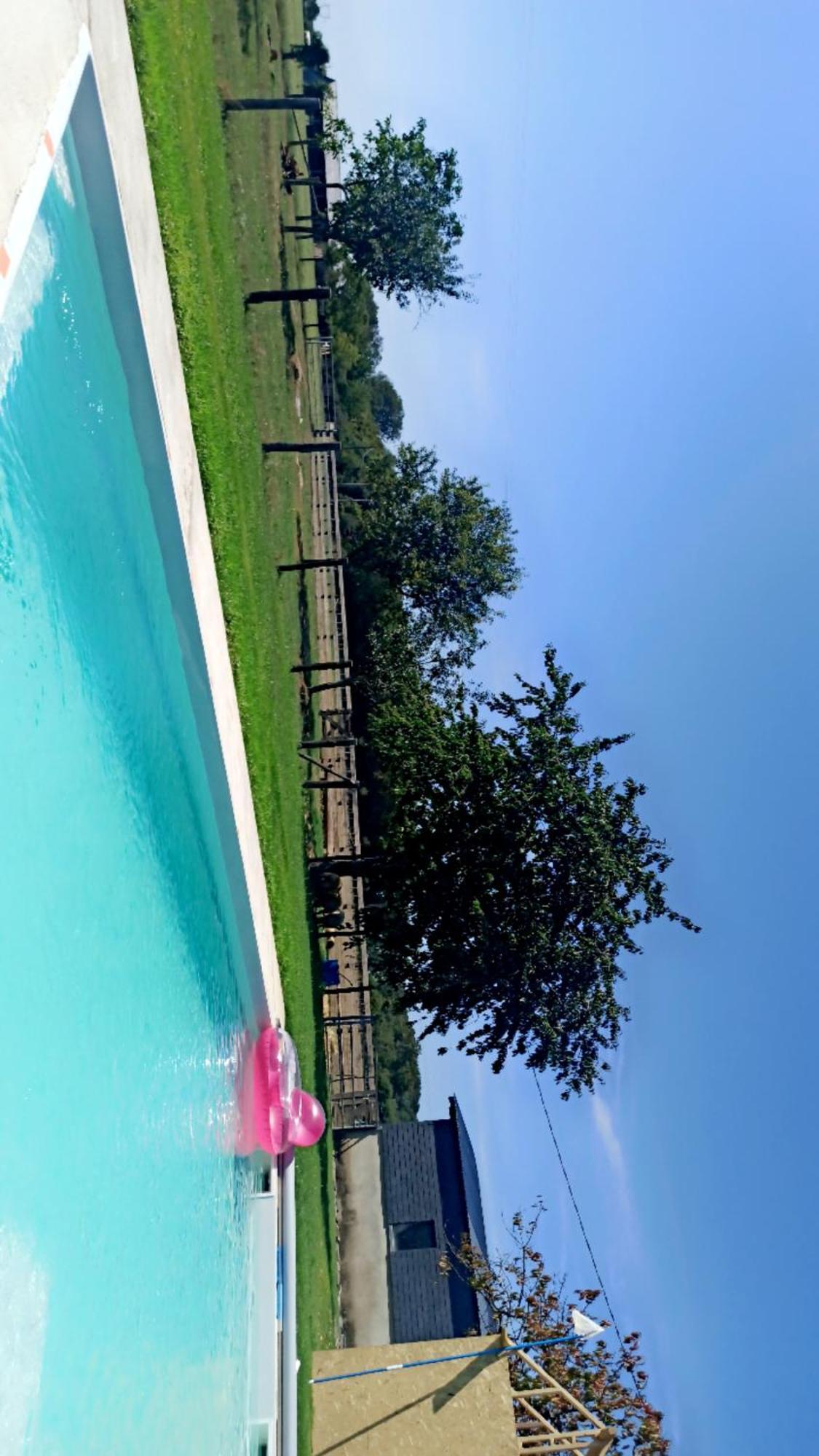 A La Campagne -maison Individuelle -piscine Ferienhaus