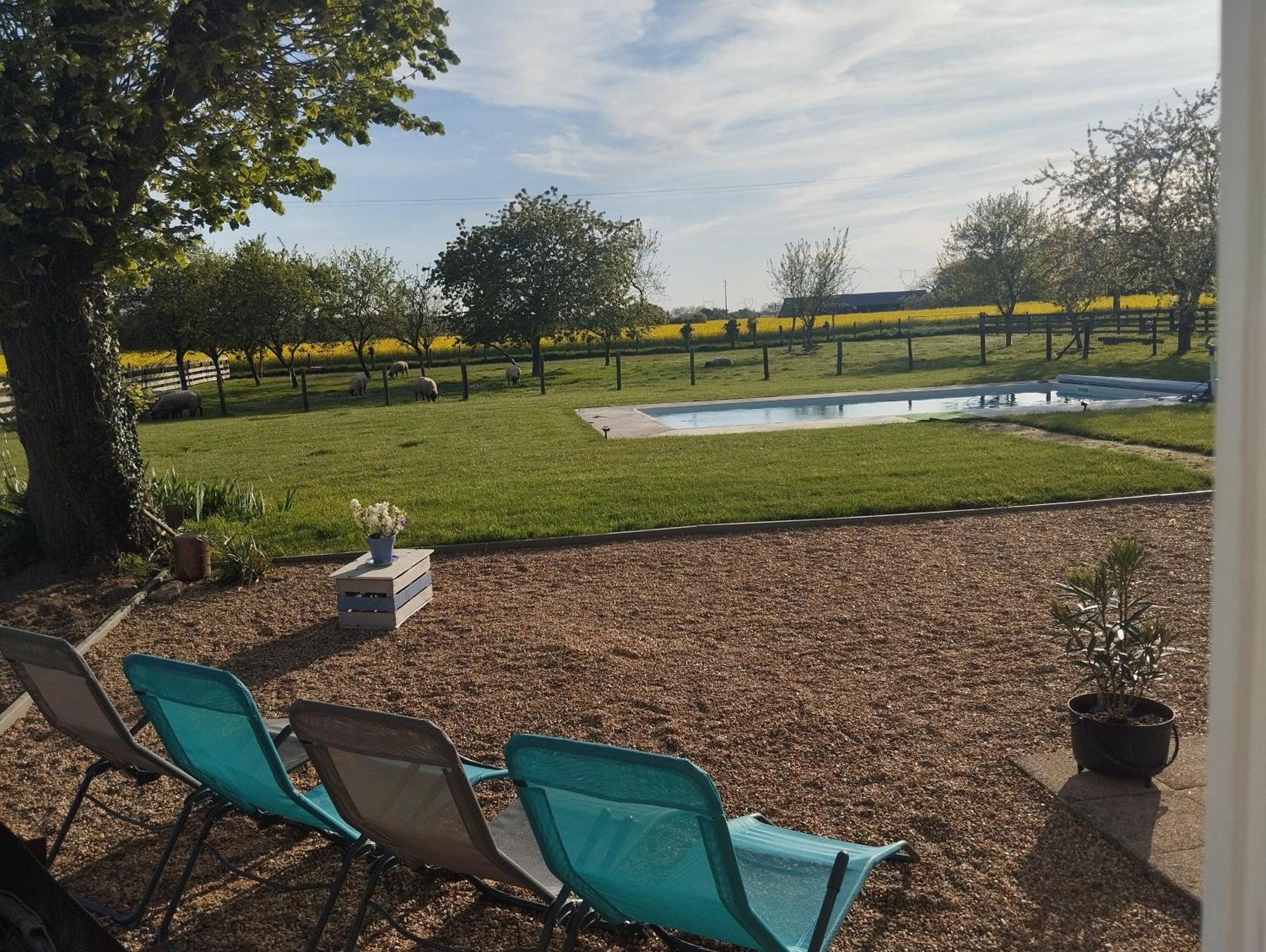 A La Campagne -maison Individuelle -piscine Casa de Férias